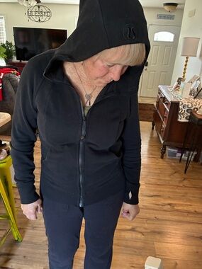 Lululemon Black scuba hoodie with thumb holes size 10